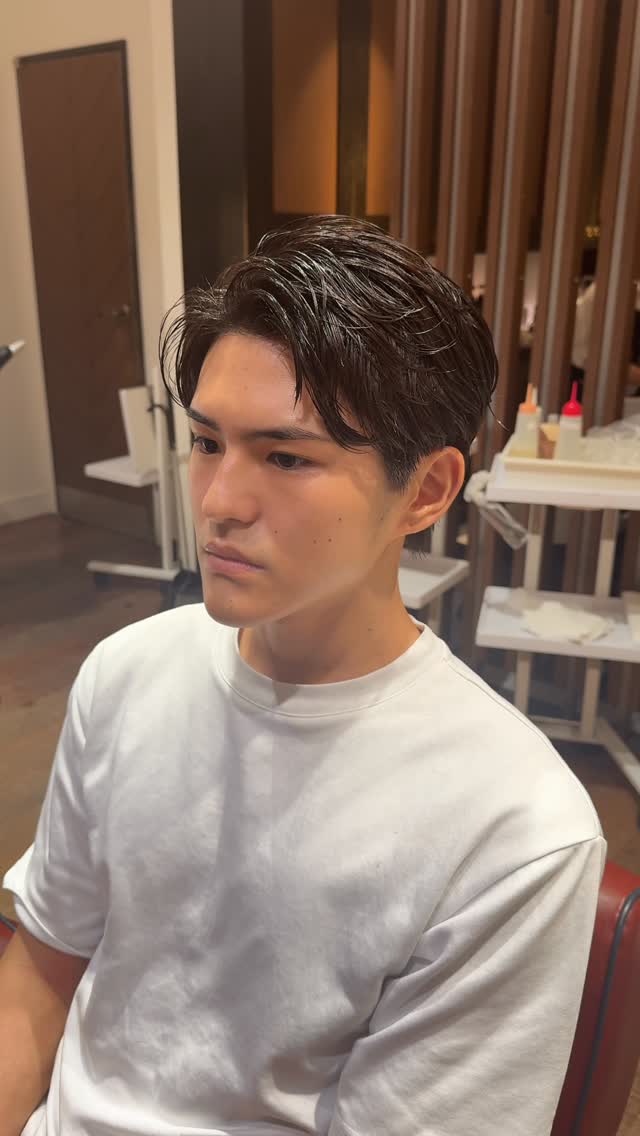 銀座二丁目店 GINZA 2 chome ニュアンスパーマ

パーマをあてることでパートスタイルにも柔らかい動きと朝のスタイリング時間をグッと減らせます！

オススメはバームや、ウォーターべース状の整髪料が?
(リンク ヘアバーム、エルジューダ サンプロテクトバーム、1DK スタイリングドロップ など)

#銀座美容室  #メンズカット #メンズパーマ  #ニュアンスパーマ  #ギャラリー  #小玉健人 