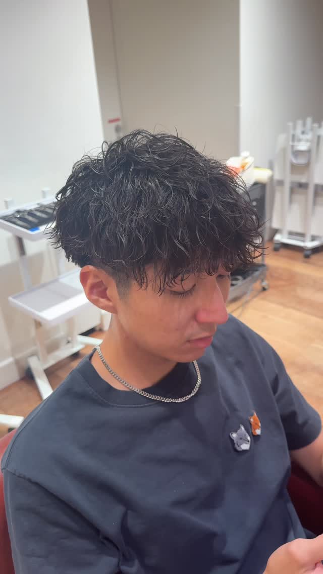銀座二丁目店 GINZA 2 chome 束感ツイスパマッシュ

ハードワックスで散らして整えるだけのセット楽パーマ

学生さんに人気です！！(学割使えます?‍♂️? ͗ ͗)

 #メンズカット  #メンズサロン  #ツイスパ  #メンズパーマ #メンズショート  #ギャラリー  #小玉健人 