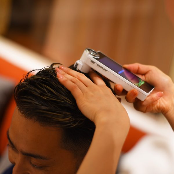 [Free Scalp Diagnosis]　We use a specialized microscope to comprehend the condition of your scalp and will advise you on home care methods that will match your condition. If your scalp condition is difficult to understand on your own, please feel free to ask our staff.