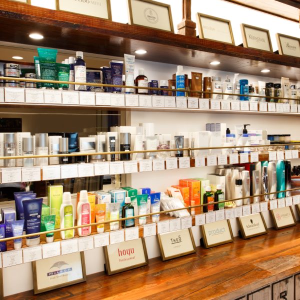 [Grooming Store]　We have a lineup of 19 brands of products including scalp care, and hair, skin care, and body care for 